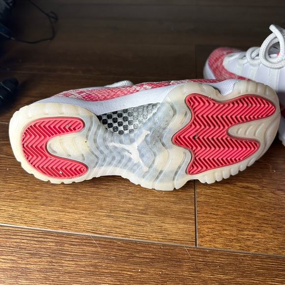 Jordan 11 Retro Low - Picture 7 of 10